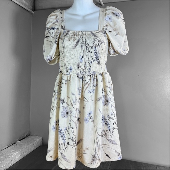 H & M Women's  Romantic Floral Short Mini Dress Medium  Color Beige - Picture 1 of 9